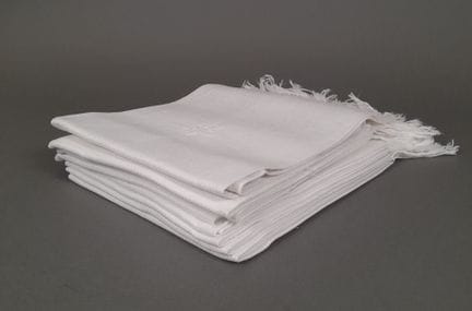 Huit serviettes de toilette frangées en coton dama