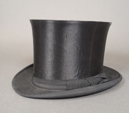 BOURDON, LA HAYE DESCARTES.
Cappello a bombetta in