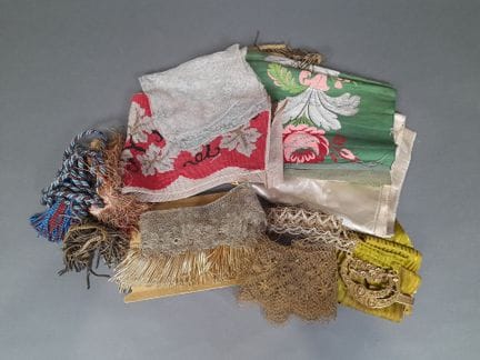 Lot de divers échantillons textiles pour documenta
