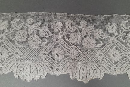 Dentelle de Valenciennes blanche aux fuseaux à déc