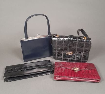 Lot de quatre sacs à main en cuir dont cuir à l'im