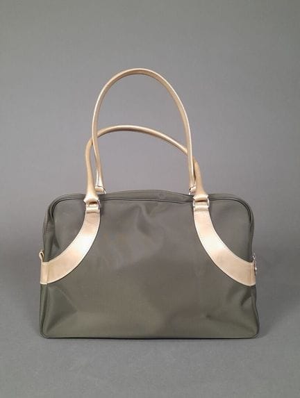 LONGCHAMP, PARÍS.
Bolso de mano con dos asas, de l