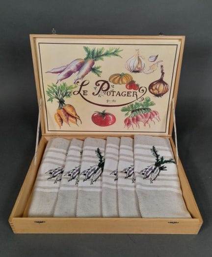 JEAN-VIER.
Six torchons en lin et coton damassé à 