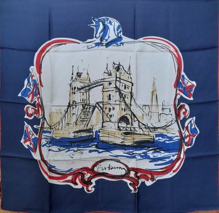 BURBERRY.
Pañuelo cuadrado de sarga de seda con un