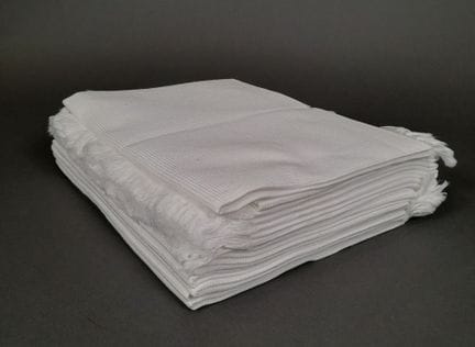 Douze serviettes de toilettes frangées en coton ni
