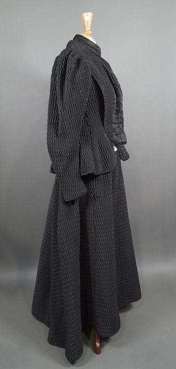 MME SCHEER ROBES ET MANTEAUX, 42 Boulevard Barbès,