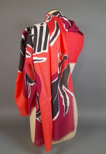 BURBERRY LONDRES, INGLATERRA.
Bufanda con flecos d
