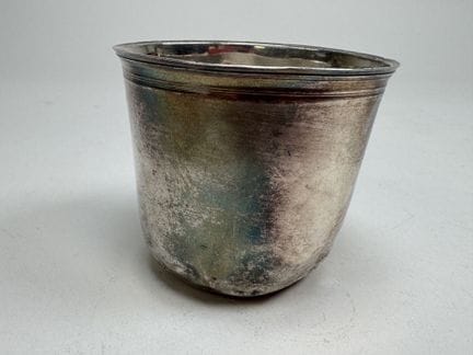 Timbale curon en argent 950/1000.
Travail XVIIIe.
