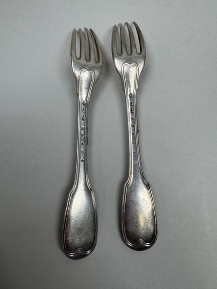 Deux fourchettes de table en argent 950/1000, modè