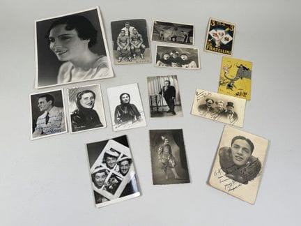 Lot de cartes et photos dont signatures de Nina RO