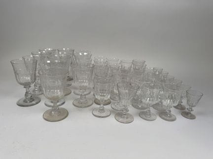 Important lot de verres en cristal et verre dont v