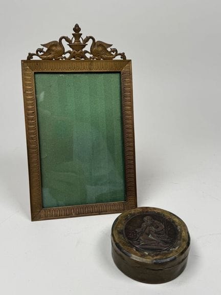 Set consisting of:
- Small rectangular frame made 