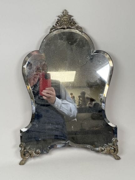 Large mirror with a scalloped frame, made of silve
