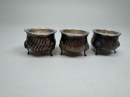 Trois petits salerons en argent 950/1000, poinçon 