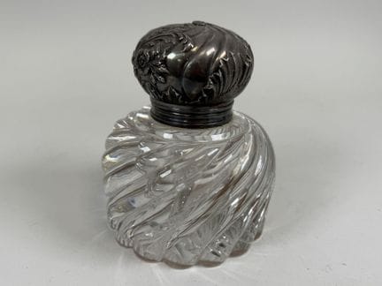 BACCARAT, dans le gout de.
Important encrier de bu
