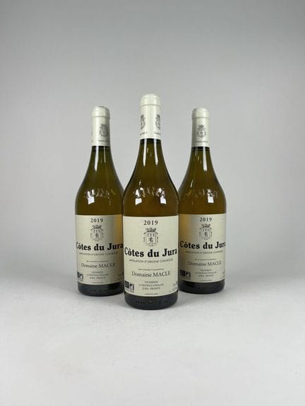 **CÔTES DU JURA.
Domaine Macle.
2019. 3 bt.
TVA ré
