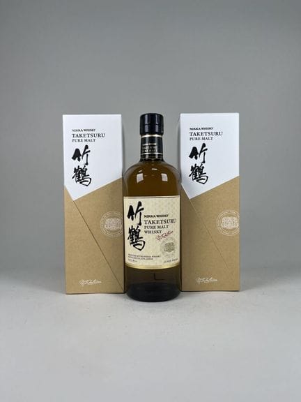 WHISKY.
Nikka. Taketsuru Pure Malt.
43 %. 2 botell