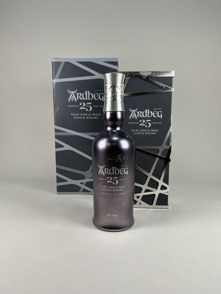 **WHISKY.
Ardbeg.
25 años. 46 %. 1 botella. En est