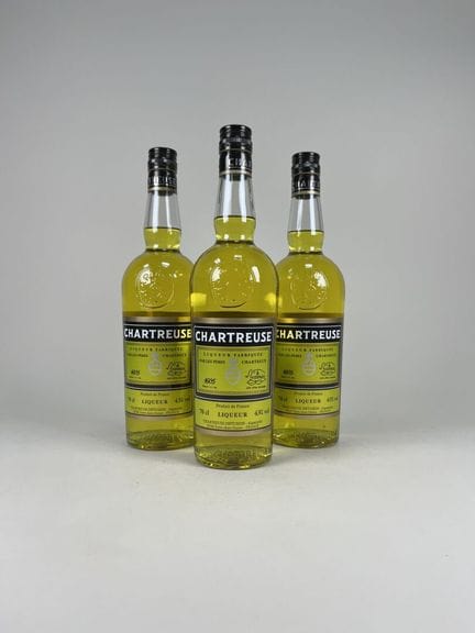 CHARTREUSE.
Amarillo. 43 %. 3 botellas. Año de emb