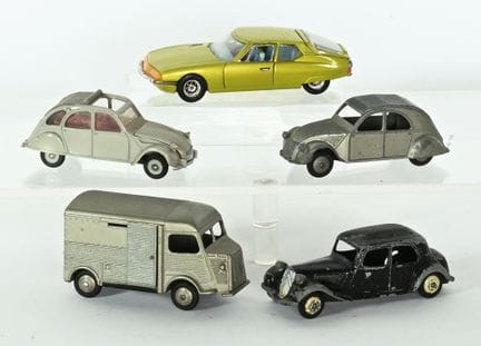 DINKY TOYS, CORGI.
5 models in 1/43 scale:
 - DINK