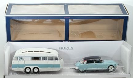 NOREV 1/18 scale.
Set consisting of a cloud-blue D
