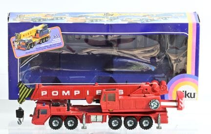 SIKU, item no. 4010.
Large 1/43-scale fire truck c