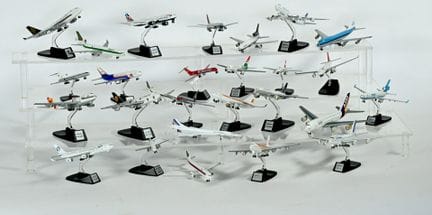 PRESS COLLECTION.
27 commercial aircraft from arou