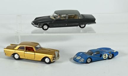 DINKY TOYS.
3 1/43-scale cars, as-is.
 - Ref. 1435