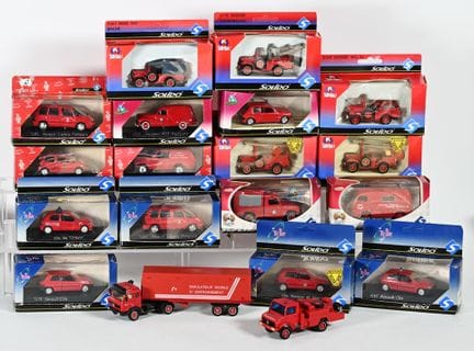 SOLIDO.
19 1/43-scale fire trucks from various fir
