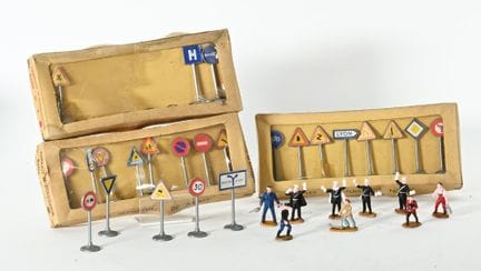 NOREV.
3 boxes of 8 plastic traffic signs; boxes a