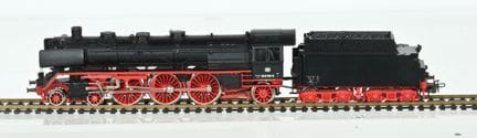MÄRKLIN Ho.
DB 4-6-2 steam locomotive, metal and p