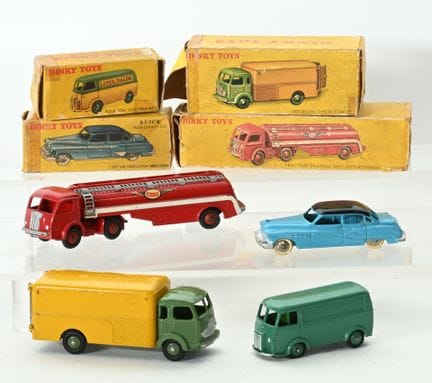 DINKY TOYS.
4 models in boxes:
 - Ref. 24 V, Buick