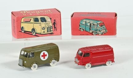 QUIRALU.
2 models from around 1990, in like-new co