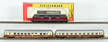 FLEISCHMANN, JOUEF.
DB/DSG passenger train set, co