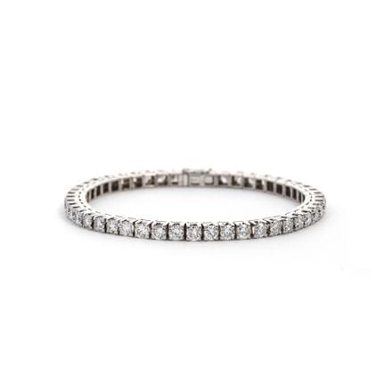 Tennisarmband mit Diamanten.
18 Karat Weißgold, Di