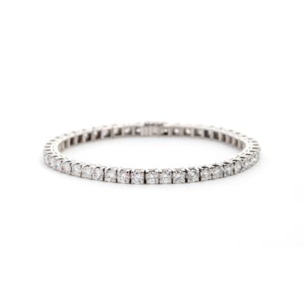 Tennisarmband mit Diamanten.
18 Karat Weißgold, Di
