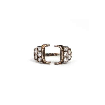 Antike Ringfassung mit Diamanten.
Gewicht: 3,2 g.
