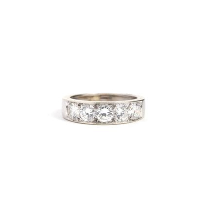 Diamantring.
18 Karat Weißgold, 5 Diamanten von et