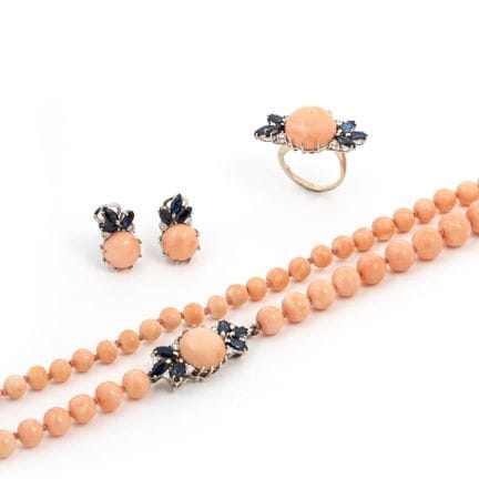 Schmuckset aus „Pelle d’Angelo“-Koralle, Saphiren 