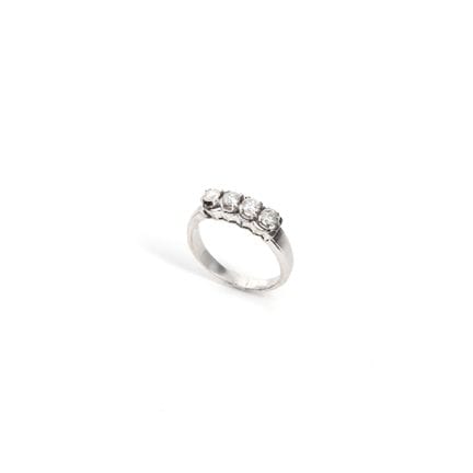 Diamantring.
18 Karat Weißgold, 4 Diamanten von et