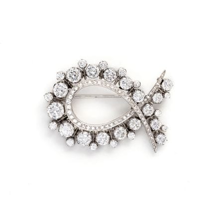 Diamantbrosche.
18 Karat Weißgold, Brillantschliff