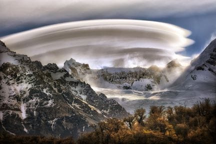 Matthieu RICARD (Born in 1946)
Lenticular clouds a