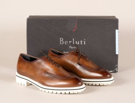 * BERLUTI (2019)
PAIRE DE RICHELIEUS en veau à pat