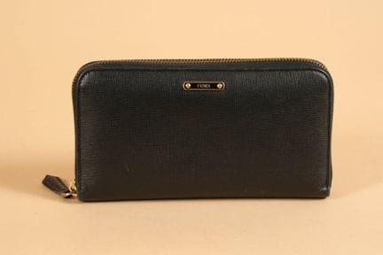 * FENDI 复古款
黑色萨菲亚诺皮革多功能钱包：带卡槽和零钱袋（10.5 x 19 厘米）（有污