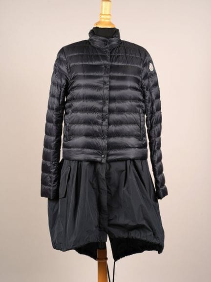 * MONCLER
CAPPOTTO in poliammide marina, parte sup