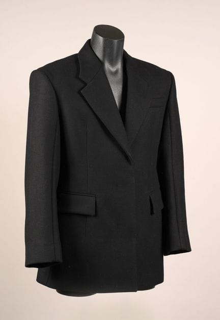 * PRADA (2022)
GIACCA da uomo in lana vergine nera