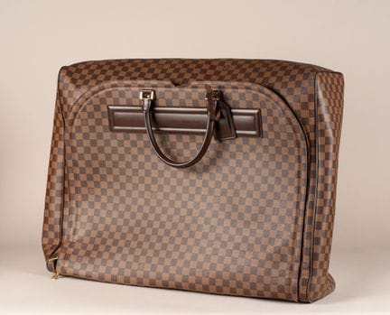 * LOUIS VUITTON (2001)
MALETA «NOLITA» de lona rec