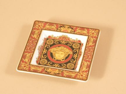* COLECCIÓN «MEDUSA» DE VERSACE X ROSENTHAL
BANDEJ