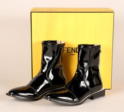* FENDI
PAIO DI STIVALI elasticizzati con cerniera