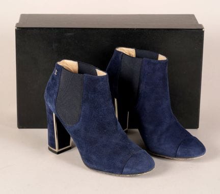 * CHANEL BY KARL LAGERFELD
COPPAIO DI STIVALI in p